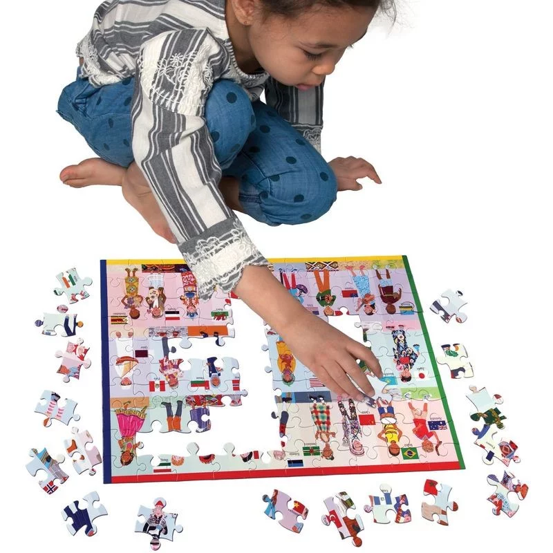 Puzzle de 100 pièces qui représente des enfants du monde entier
